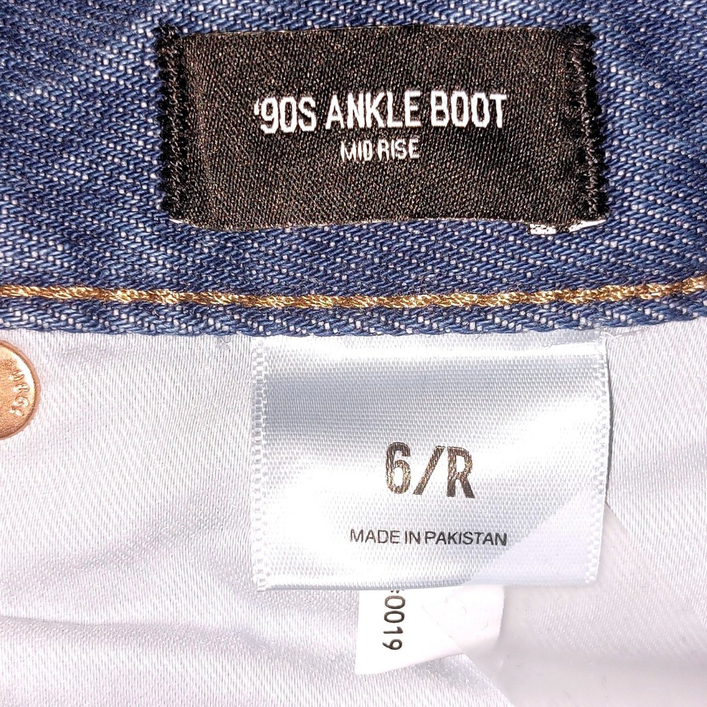 NWT Express Women's 90s Ankle Boot Mid Rise 11" Jeans Medium Wash Size 6R - Picture 11 of 13